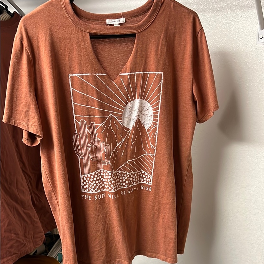 Maurice’s cut-out graphic tee!